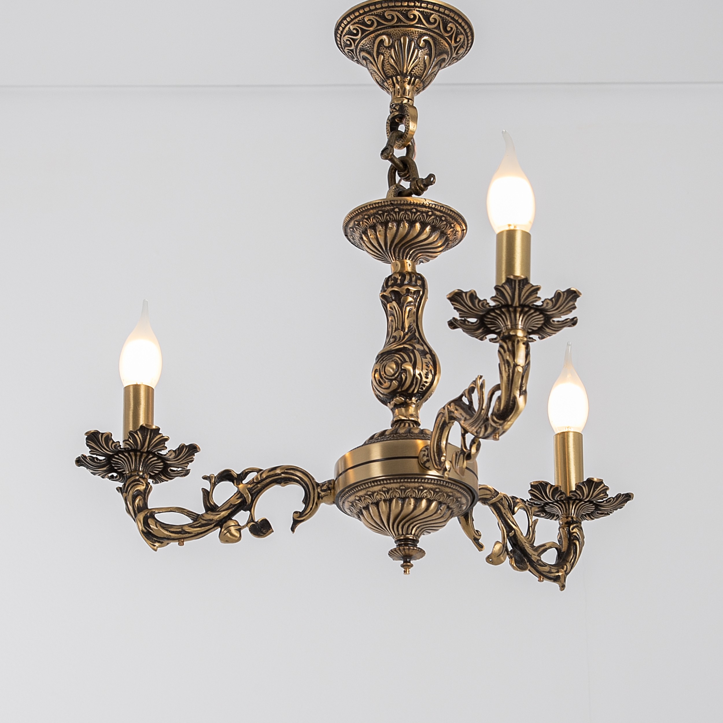 trimp3 Lights Antique Chandelier